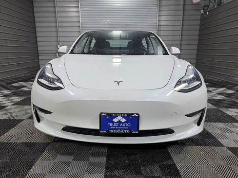 Used 2019 Tesla Model 3 Standard Range Plus image 3
