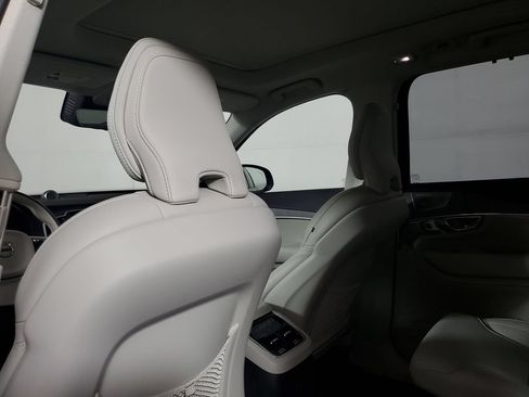 Used 2025 Volvo XC90 T8 Ultra w/ Protection Package AWD/4WD image 16