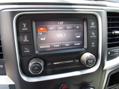 Used 2022 RAM 1500 Classic SLT AWD/4WD image 11