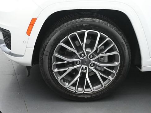 Used 2023 Jeep Grand Cherokee L Summit AWD/4WD image 36