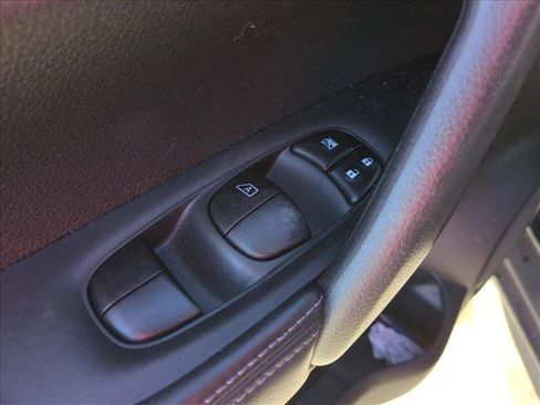 Used 2017 Nissan Rogue S FWD image 12
