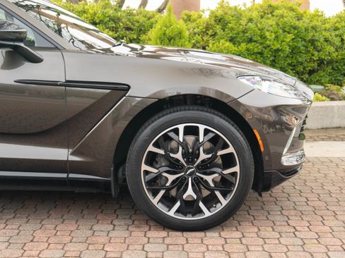 Used 2021 Aston Martin DBX image 4