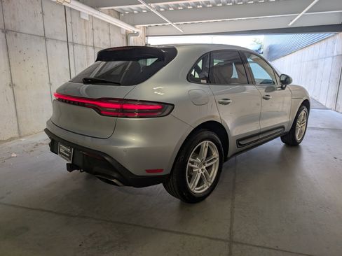 Used 2025 Porsche Macan image 9