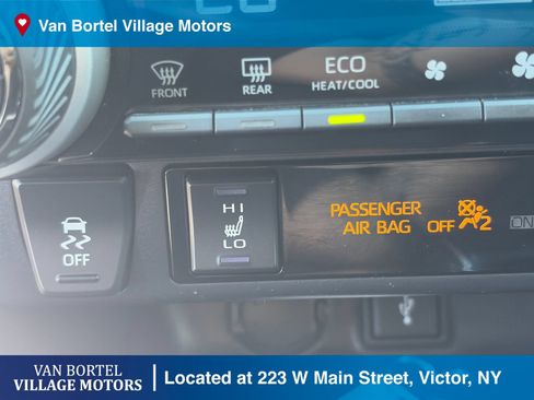 Used 2021 Toyota RAV4 XLE w/ Convenience Package AWD/4WD image 19
