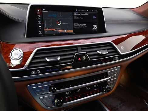 Used 2021 BMW ALPINA B7 xDrive image 31