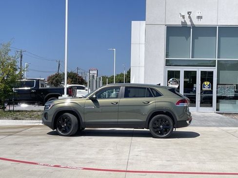 New 2026 Volkswagen Atlas Cross Sport SE FWD image 2