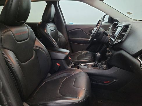 Used 2019 Jeep Cherokee Trailhawk image 21