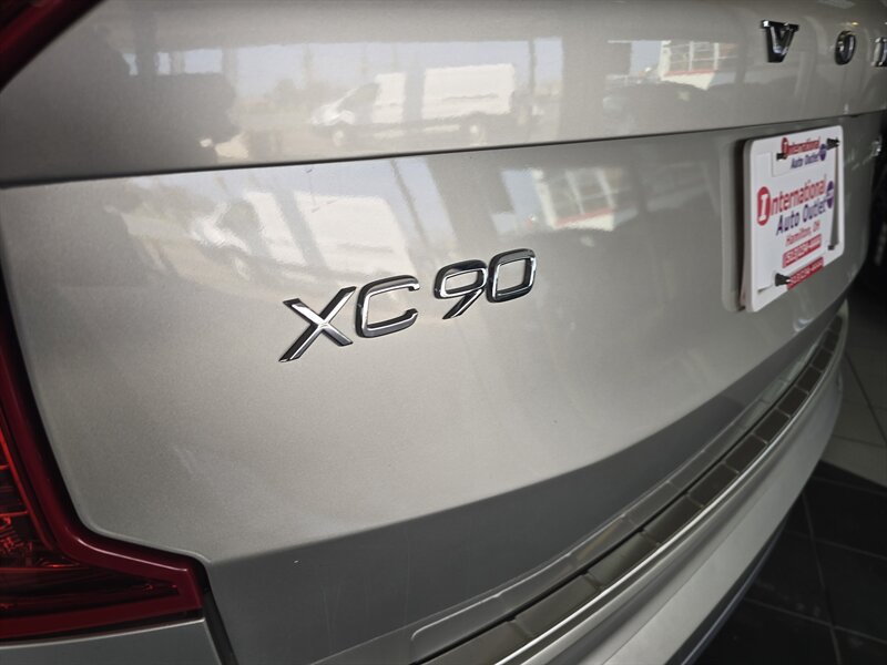 Used 2016 Volvo XC90 T6 Momentum w/ Momentum Plus Package AWD/4WD image 33