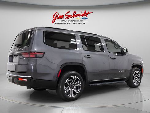Used 2025 Jeep Wagoneer Series II w/ 8-Passenger Seating Package AWD/4WD image 6