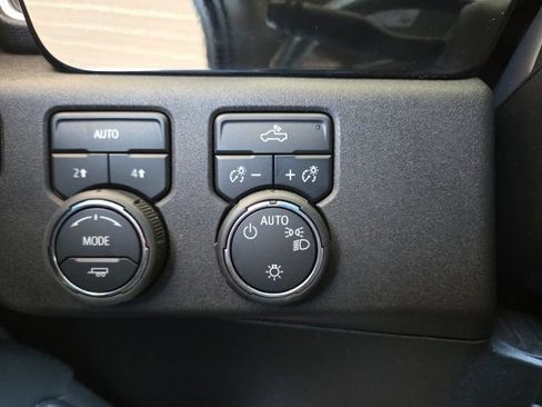 Used 2024 Chevrolet Silverado 1500 LT AWD/4WD image 57