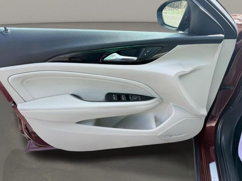 Used 2018 Buick Regal Essence w/ Driver Confidence Package #1 image 13