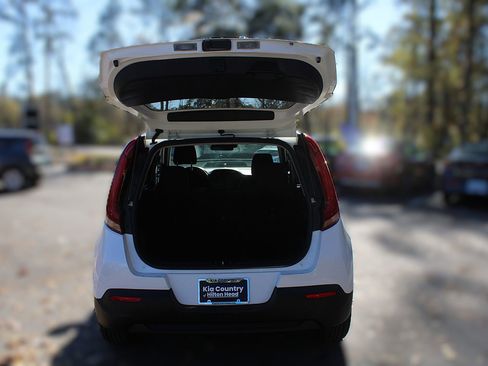 Certified 2022 Kia Soul LX w/ Technology Package image 9