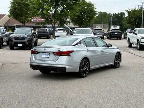 Used 2023 Nissan Altima 2.5 SR FWD image 5
