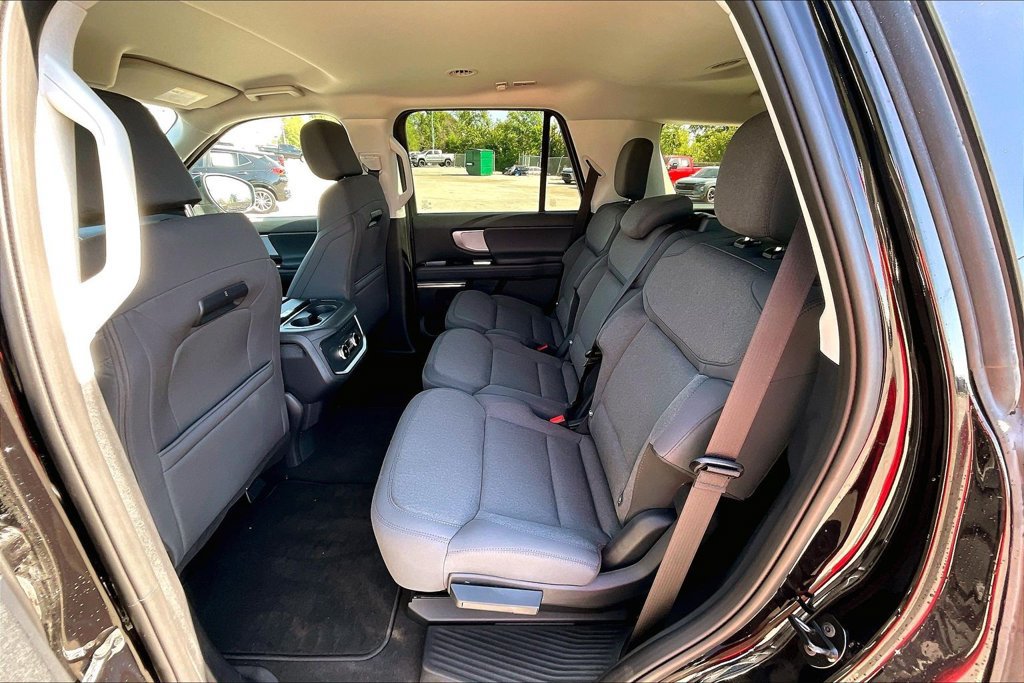 Used 2026 Ford Expedition Active AWD/4WD image 6
