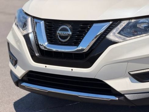 Used 2019 Nissan Rogue SV w/ Premium Package AWD/4WD image 6