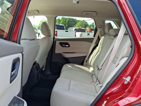 Used 2025 Nissan Rogue SV AWD/4WD image 11