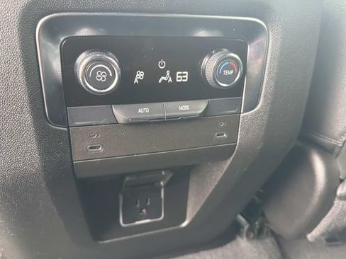 Used 2025 Chevrolet Suburban Z71 AWD/4WD image 24
