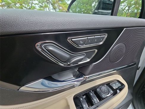 New 2026 Lincoln Corsair Premiere image 12