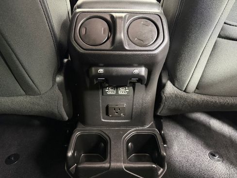 Used 2021 Jeep Wrangler Unlimited Sahara w/ Uconnect 4C Nav & Sound Group AWD/4WD image 18