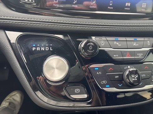 New 2026 Chrysler Pacifica Select image 18