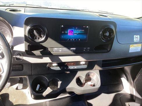 Used 2022 Mercedes-Benz Sprinter 1500 image 26