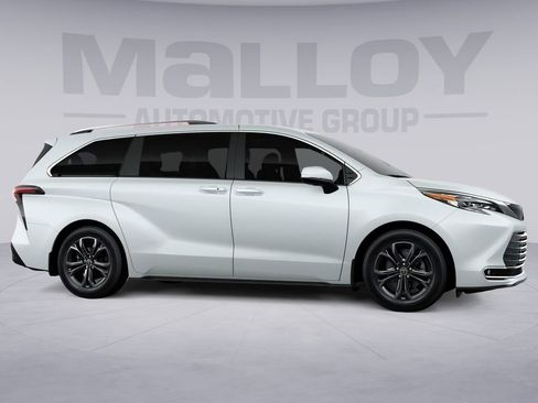 New 2026 Toyota Sienna Platinum image 13