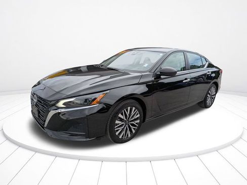 Used 2025 Nissan Altima 2.5 SV FWD image 8
