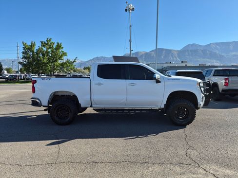 Used 2022 Chevrolet Silverado 1500 LT AWD/4WD image 2