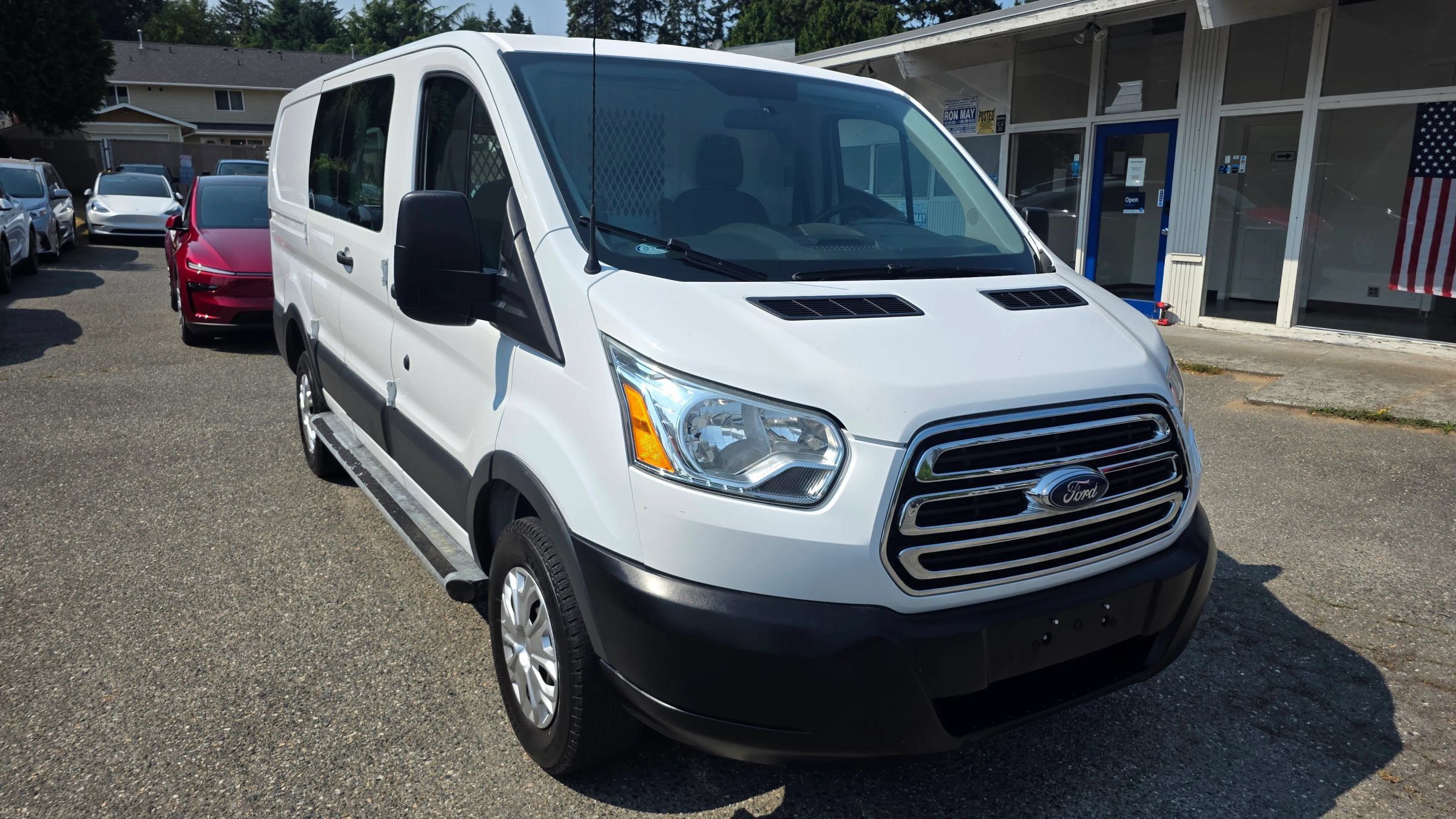 Used 2015 Ford Transit 250 130 Low Roof w/ Exterior Upgrade Package RWD image 4