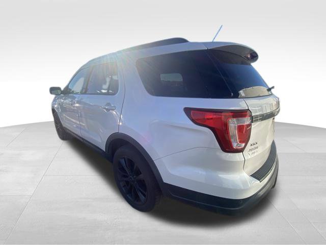 Used 2018 Ford Explorer XLT w/ Equipment Group 202A FWD image 9