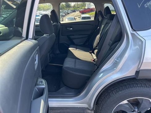 Used 2025 Nissan Rogue SV image 9