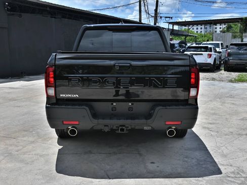 Used 2025 Honda Ridgeline Black Edition image 4