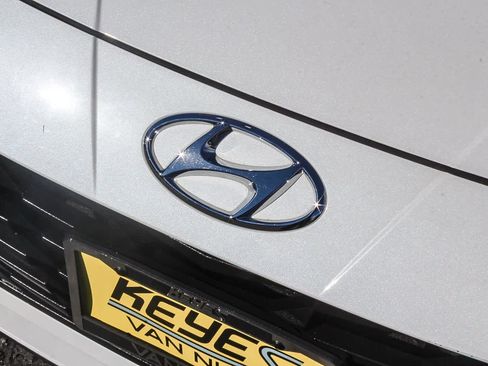 Used 2021 Hyundai Elantra SE image 14