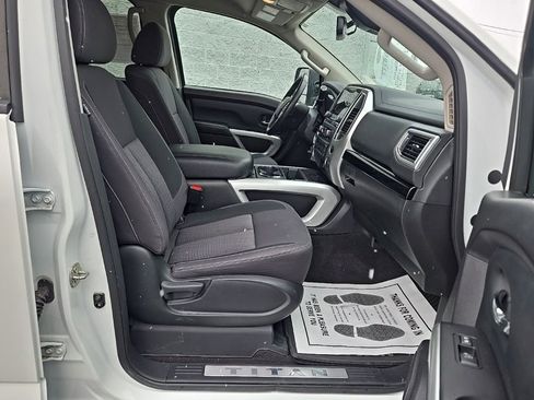 Used 2021 Nissan Titan SV w/ SV Convenience Package image 40