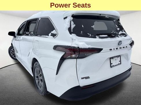 Used 2024 Toyota Sienna LE image 10
