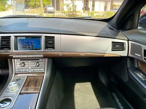 Used 2011 Jaguar XF Supercharged image 20