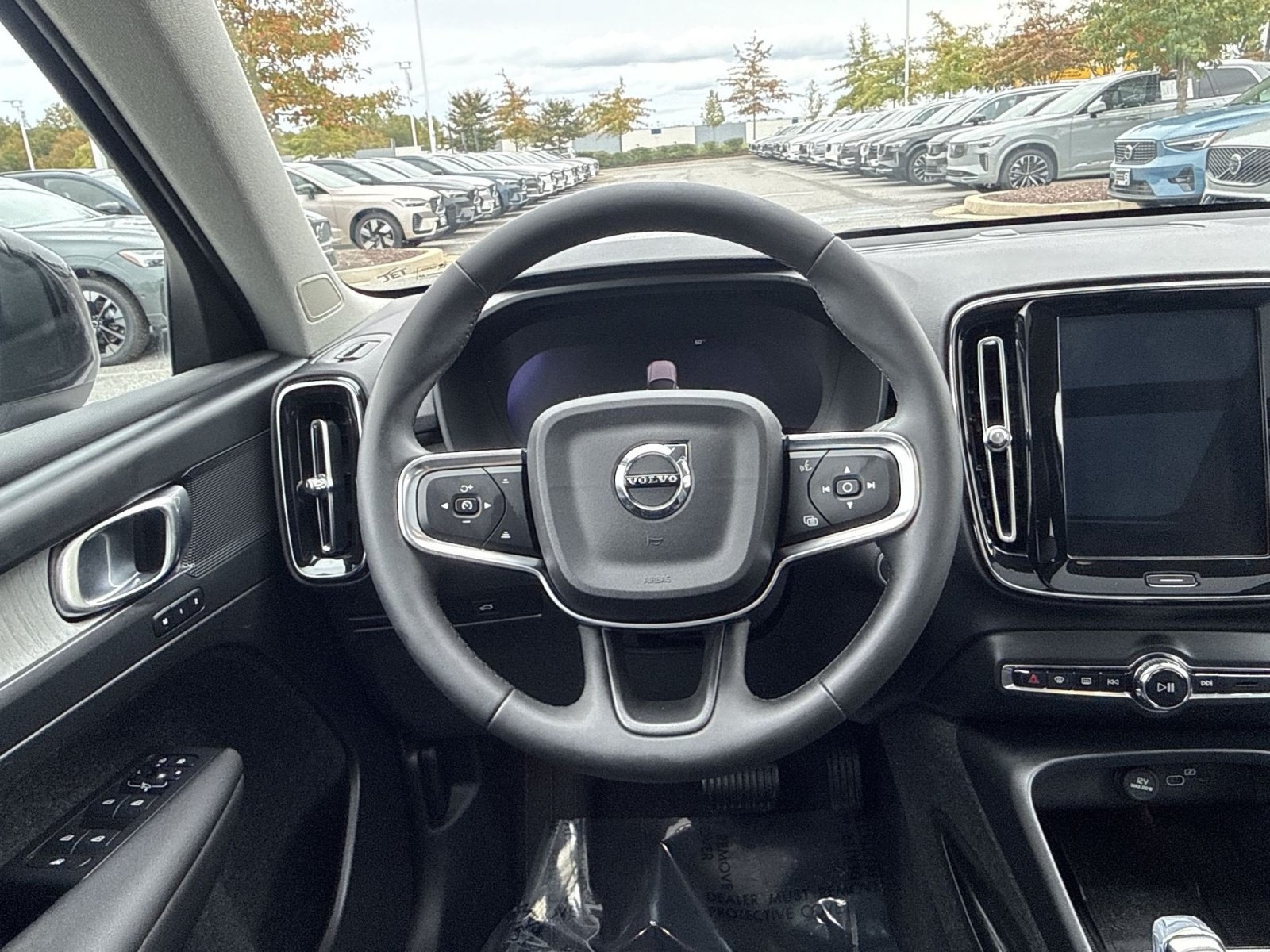 Used 2024 Volvo XC40 B5 Plus w/ Climate Package AWD/4WD image 16