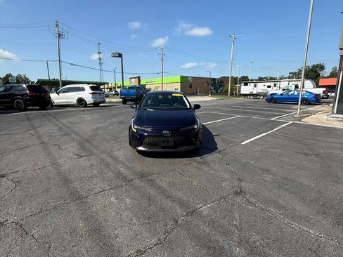 Used 2020 Toyota Corolla LE FWD image 4