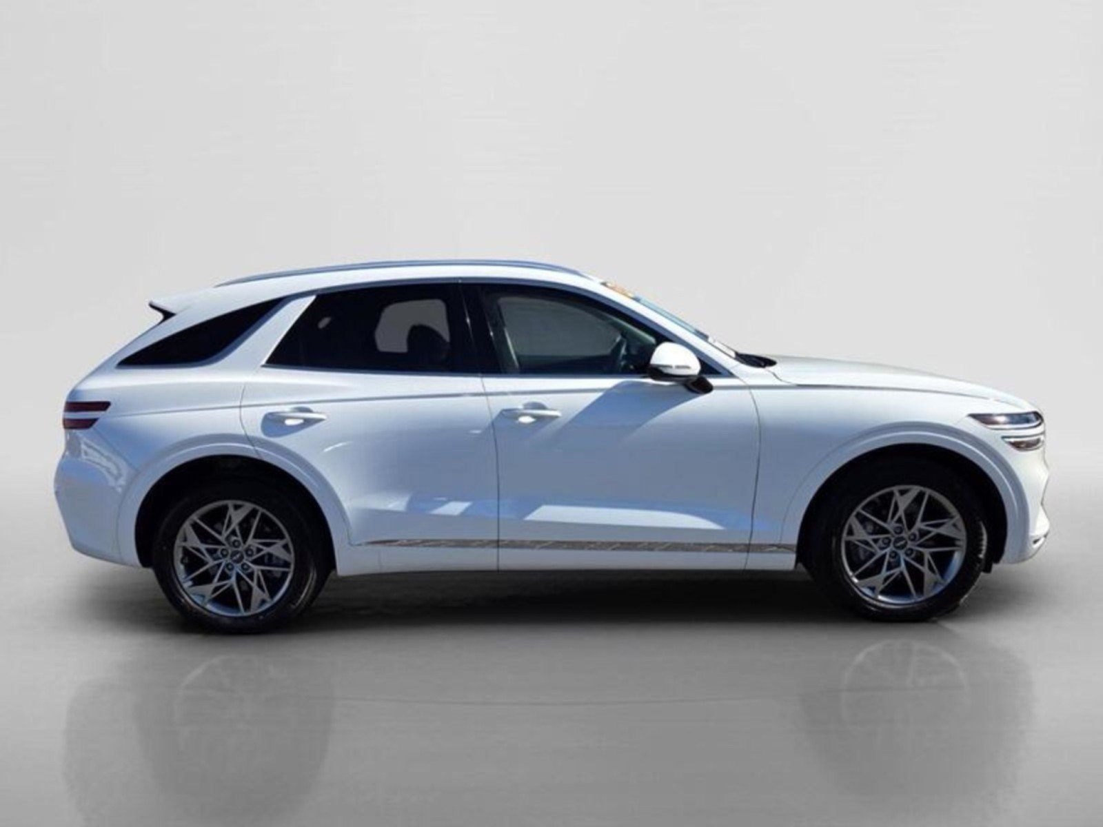 Used 2024 Genesis GV70 2.5T AWD/4WD image 6