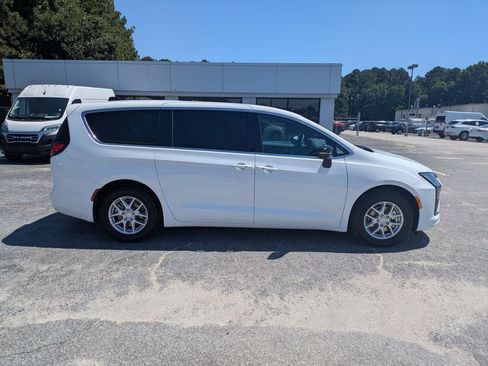 New 2027 Chrysler Pacifica Select w/ Family Tech Group FWD image 8