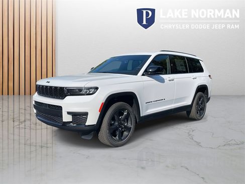 New 2025 Jeep Grand Cherokee L Altitude image 4