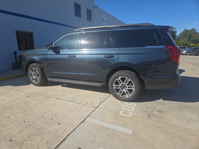 Used 2025 Ford Expedition Active AWD/4WD image 12