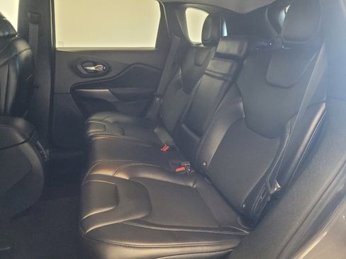 Used 2019 Jeep Cherokee Latitude Plus w/ Cold Weather Group image 18