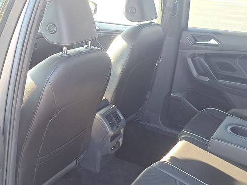 Used 2022 Volkswagen Tiguan SEL R-Line image 10