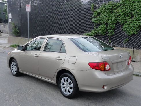 Used 2010 Toyota Corolla LE FWD image 5