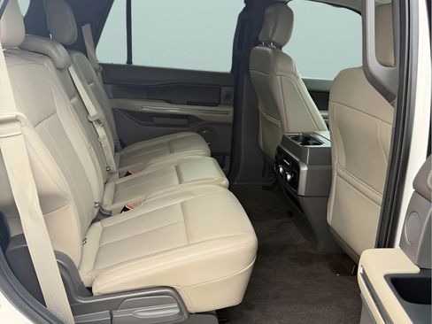 Used 2018 Ford Expedition XLT w/ Equipment Group 202A RWD image 17