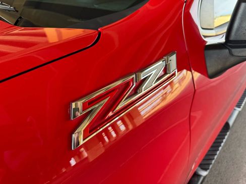 Used 2019 Chevrolet Silverado 1500 LT Trail Boss image 11