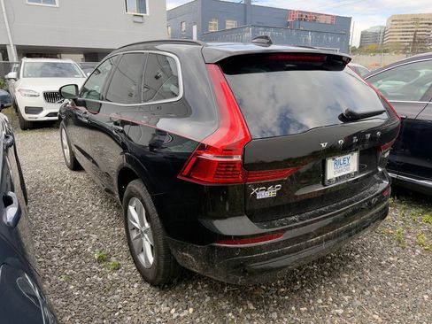 Certified 2022 Volvo XC60 B5 Momentum w/ Climate Package image 4
