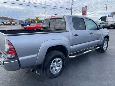 Used 2015 Toyota Tacoma 4x4 Double Cab w/ SR5 Package image 8