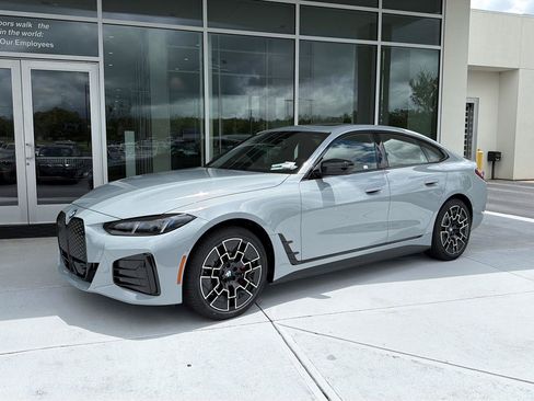New 2026 BMW i4 eDrive40 w/ M Sport Package RWD image 2